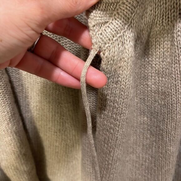 Vince woman’s tan long sweater. It is missing a tie and a button - Picture 4 of 10